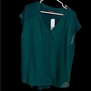 O62 Chic Green V-Neck Blouse with fabric buttons